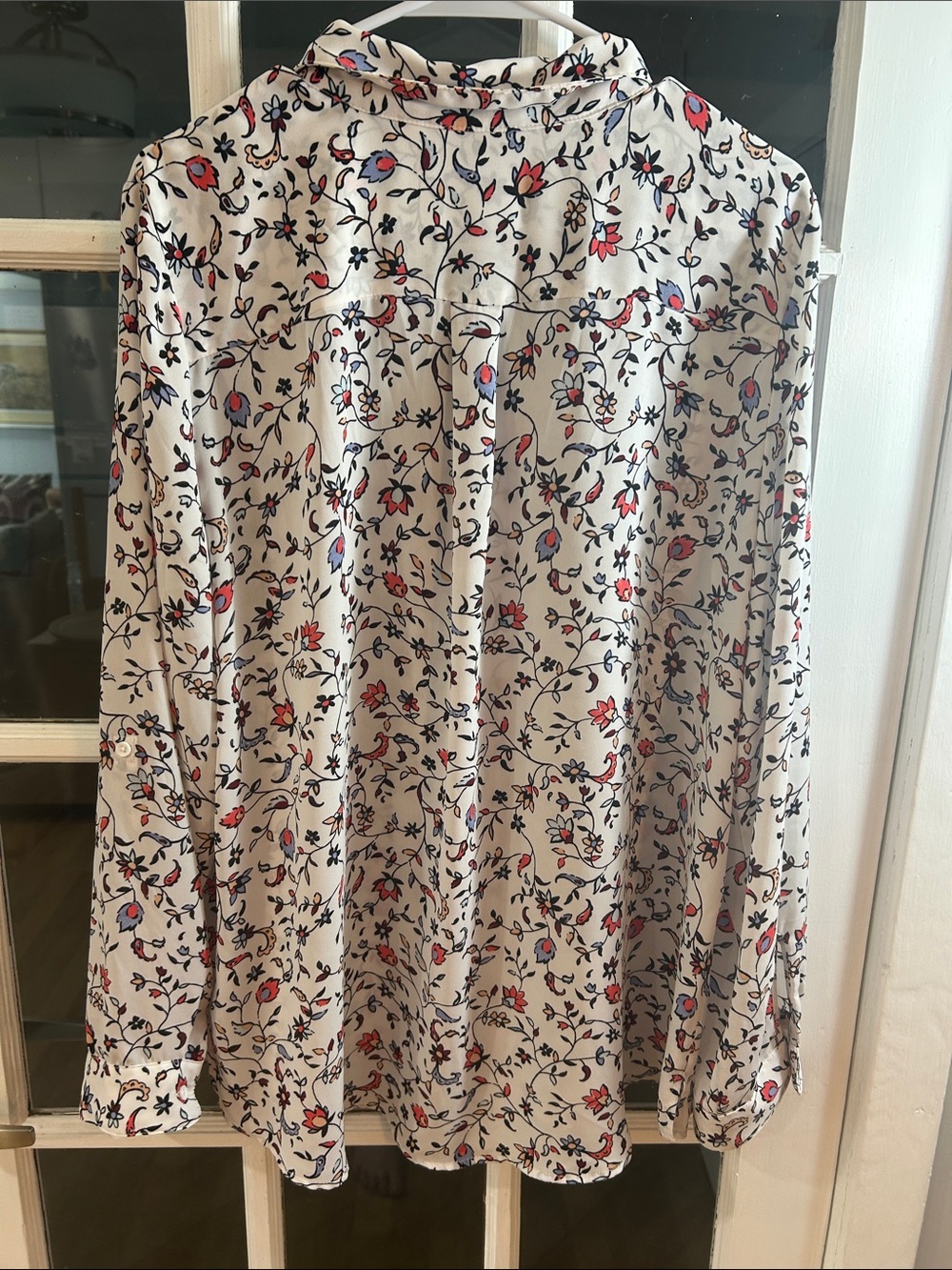 A21.    Cream Floral Button-Up Shirt with Red Accents - Picture 4 of 4
